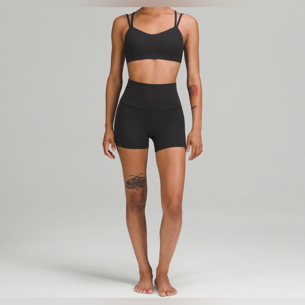 NEVER WORN Lululemon Size 4 Align High Rise Short 4” in black
